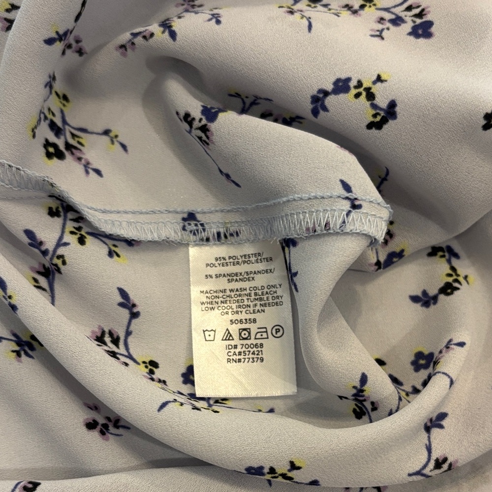 Ann Taylor Sleeveless V Neck Tie-Neck Button Up Blouse - Picture 5 of 6